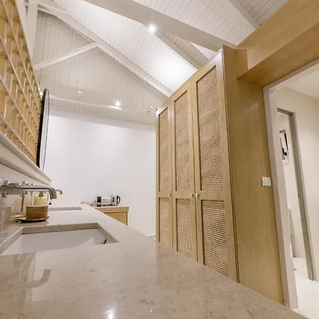 Cp Seafront Bed & Breakfast