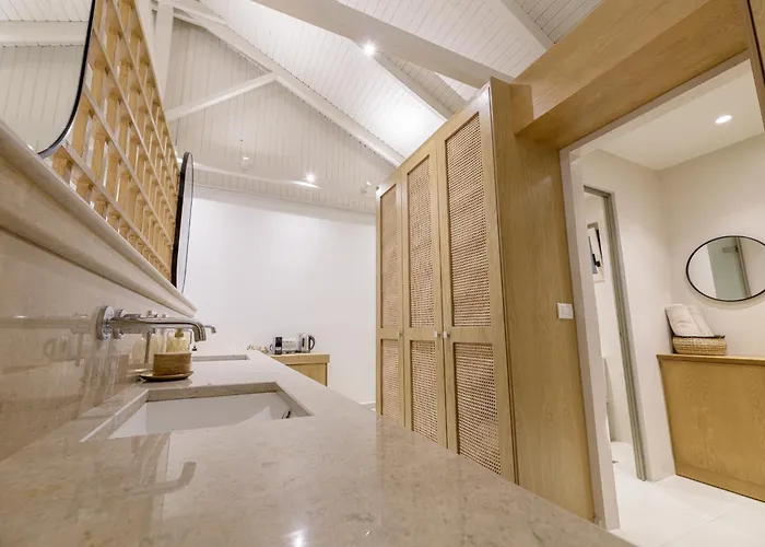 Cp Seafront Bed & Breakfast